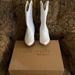 Coconuts by Matisse Ivory Textured Boots